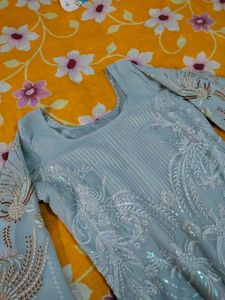 An elegant Pakistani suit