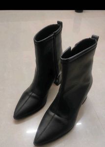 Chic Black Pointed Toe Ankle Boots