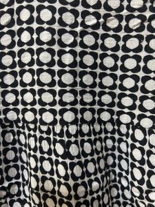 Chic Black &amp; White Geometric Print Top