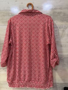 Red &amp; White Geometric Print Button-Up Blouse
