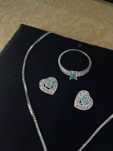 Emerald &amp; Diamond Jewellery Set