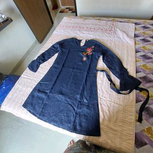 Elegant Navy Kurta with Floral Embroidery