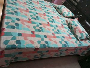 Geometric Print Cotton Bedsheet with Pillow Covers