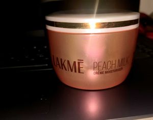 Lakme Peach Milk Creme Moisturiser