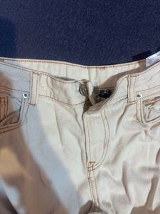 H&amp;M Divided jeans in a "dirty white" or cream colo