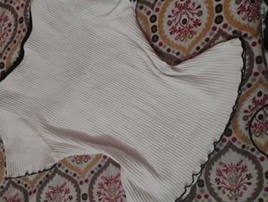 ❤️Ribbed White Top with Black Trim❤️
