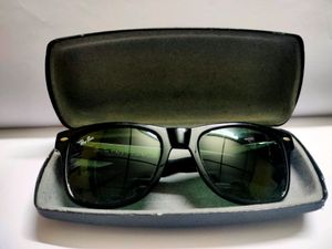 Ray-Ban Black Sunglasses