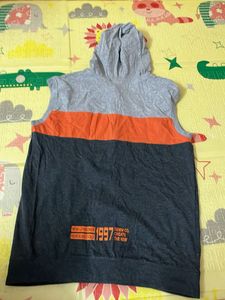 Sleeveless lightweight Zip-Up Hoodie