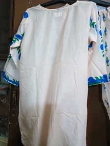 Women's White Kurta Set with Blue Print