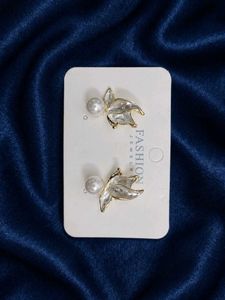 Fashionable Leaf &amp; Pearl Earrings Set