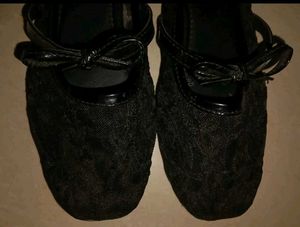 Elegant Black Lace Ballerina Flats