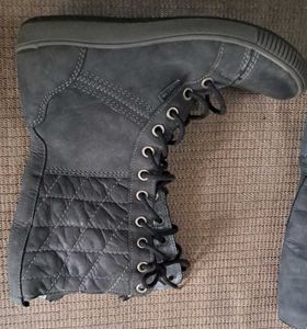 Clarks(New) *bendable* Stylish dark grey Boots