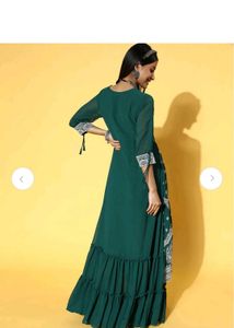 Elegant Green Embroidered Ethnic Gown with free de