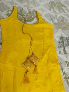 Vibrant Yellow Kurta with multivolour dupatta 💐✨