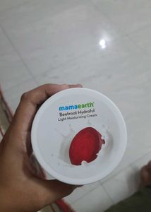 Mamaearth Beetroot Hydraful Light Moisturizing Cre