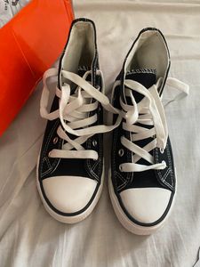 Brand new Mozafia Converse