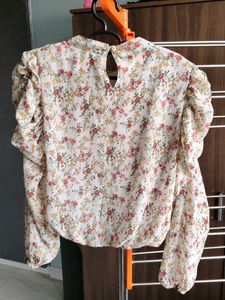 Chic Floral Puff Sleeve Top