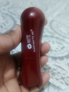 Huda Matte Me Lipstick 💄 (unused)