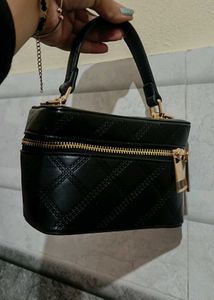 Very Elegant Sling Bag 😍🖤