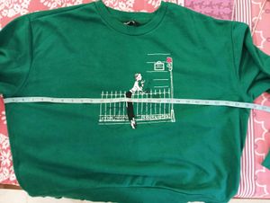 GREEN GRAPHIC SWEATSHIRT