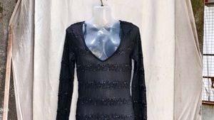 I Black Sequin Knit V-Neck Top