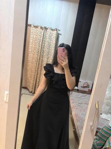 Elegant Black Off-Shoulder Ruffle Dress🦋🎀