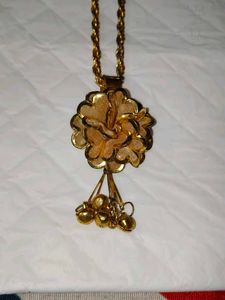 Gold Flower Pendant Necklace