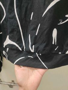 Black &amp; White Swirl Print Long Sleeve Top