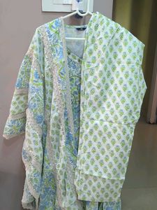 Beautiful Floral Print Kurta Set