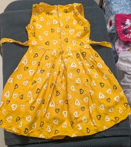 Girls Yellow Heart Print Sleeveless Fit