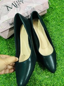 Classic Black Pointed-Toe Heels