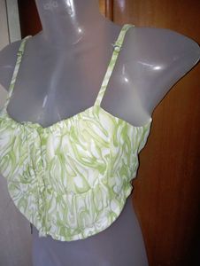 Green &amp; White Swirl Print Crop Top