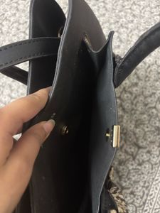 Stylish Black Tote Handbag accesorize