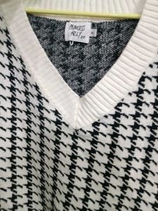 Houndstooth V-Neck Sweater Vest