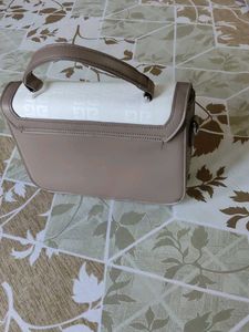 Chic White &amp; Tan Handbag