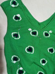 Green Sleeveless V-Neck Knit Top