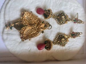 Exquisite  Kundan Jewellery Set