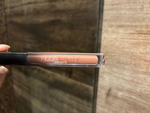 Huda Beauty Demi Matte Lipstick