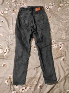 2 jeans -Light Wash Flare  and grey jean
