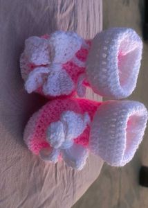 Adorable Pink &amp; White Crochet Baby Booties