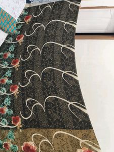 Beautiful Floral Print Saree(semi crepe)