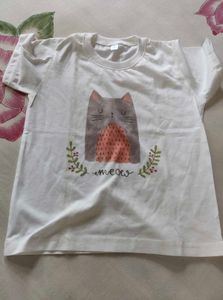 white round neck tshirt