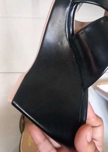Monrow Essentials Black Wedge Sandals