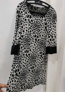 Chic Black &amp; White Leopard Print Tunic