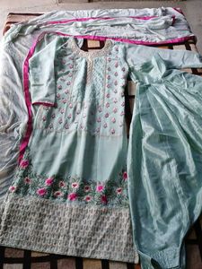 beautiful woman kurta set