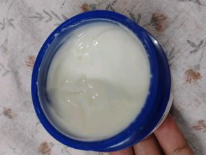 Face moisturizer