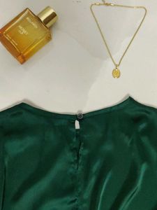 Elegant Green Satin Crop Top💚✨🍷