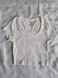 🎀H&amp;M White Ribbed Cropped Top🎀
