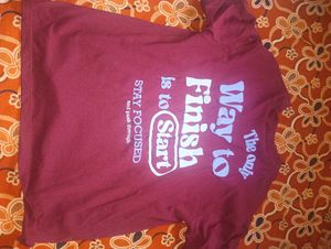 Maroon Graphic T-Shirt baggy