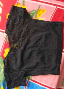 Chic Black Lace Trim Crop Top